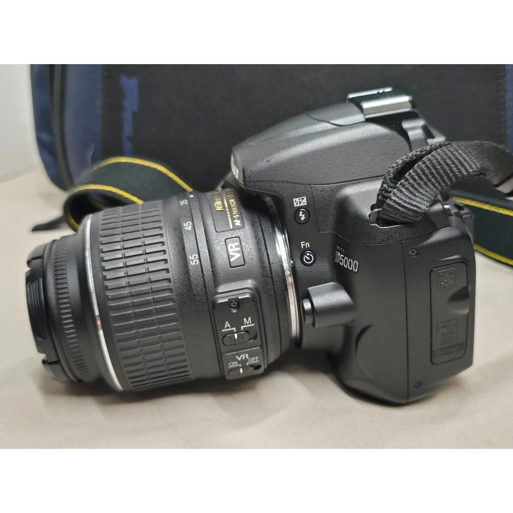 Nikon D5000 12MP DSLR Digital Camera with Nikon 18-55mm & 55-200mm lens Case